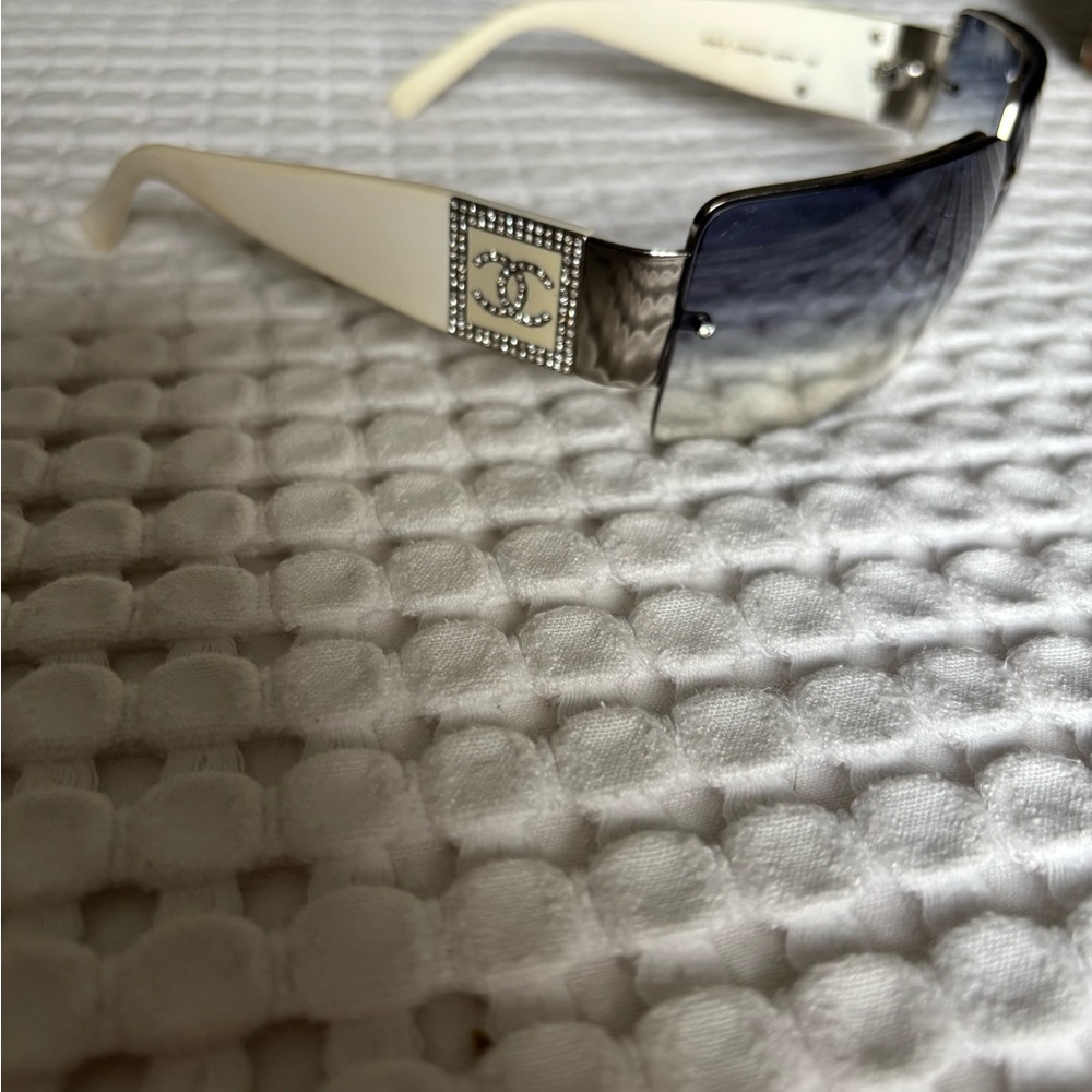 Chanel Rimless Sunglasses w/ Crystal CC Logo - Picture 2 of 10